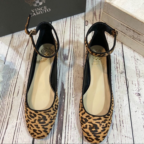 Vince Camuto atterra ballerina fur flats NEW - Picture 5 of 8